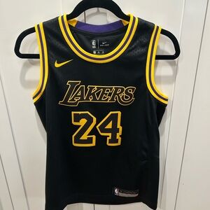 Boys Medium Nike Swingman Kobe Bryant Jersey